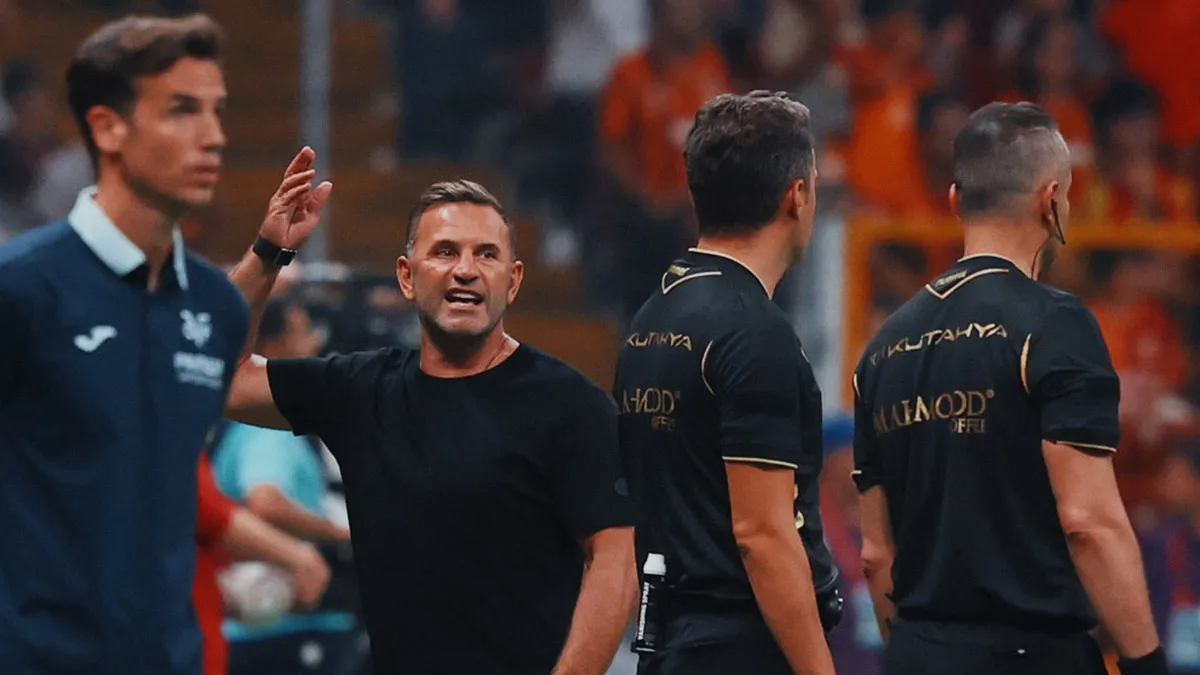 Okan Buruk Hazırlık Maçında 5. Dakikada Kırmızı Kartla Atıldı