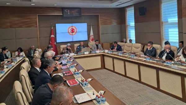 Okul saldırılarını araştıran komisyonun görev süresi uzatıldı