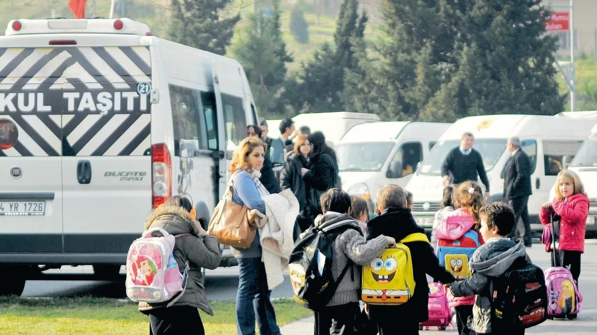 Okul servisi zam isyanı: Fahiş faturalar veliyi zor durumda bırakıyor