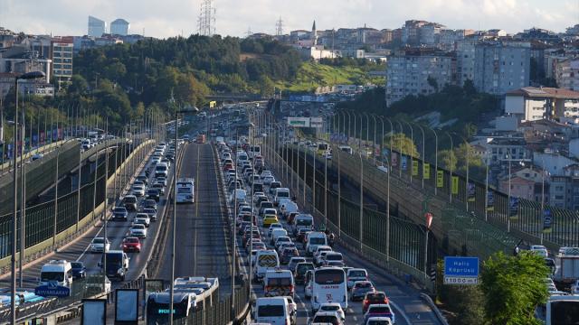 Okullar Açıldı: İstanbul Sabah Trafiğinde Yoğunluk