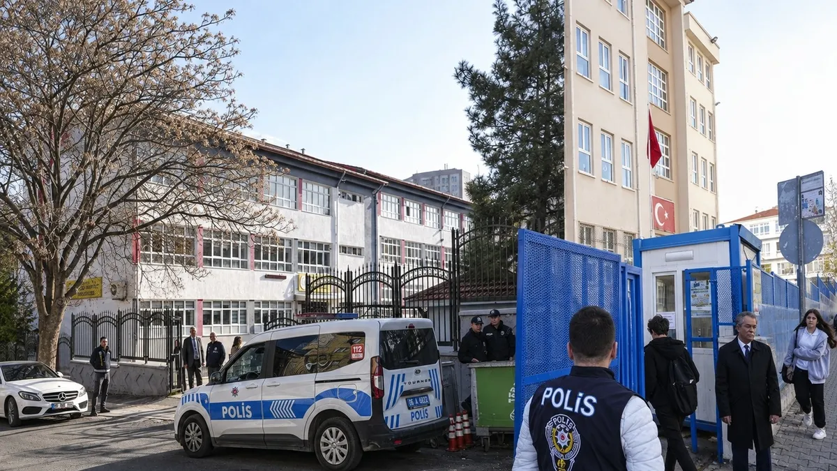 Okullarda 30 Bin Güvenlik Görevlisi Sahaya İniyor