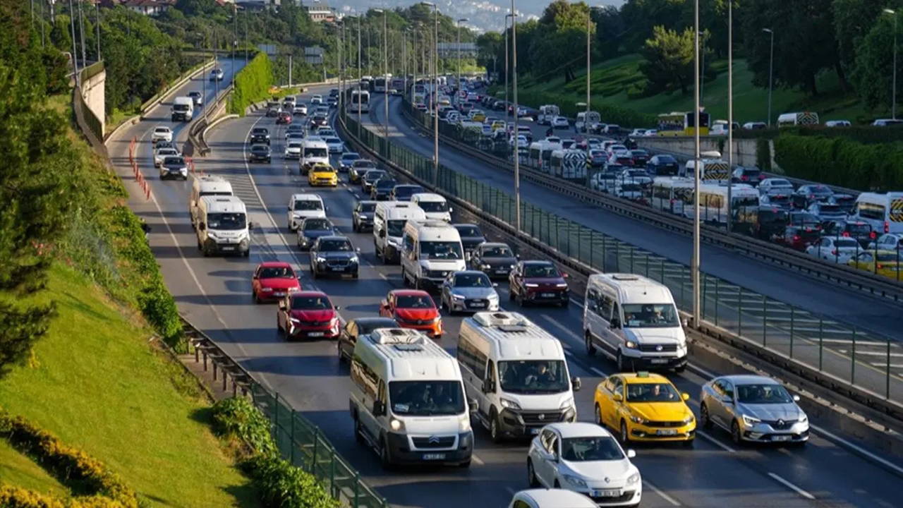 Okullarda Uyum Haftası Başladı: İstanbul Trafiği Kilitlendi