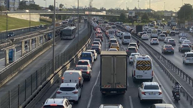 Okulların İkinci Gününde İstanbul'da Trafik Yoğunluğu Yüzde 58'e Ulaştı