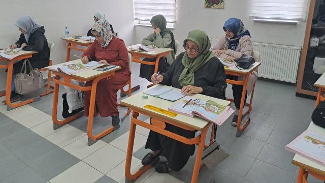 Okuryazarlık Seferberliği 471 Bin Kadını Okuryazar Yaptı