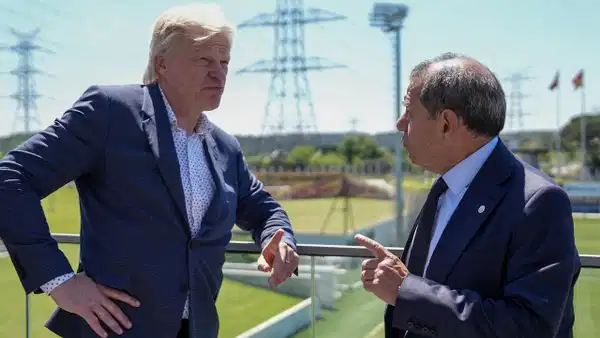 Oliver Kahn'dan Galatasaray'a ziyaret: Efsane başkan Özbek'le buluştu