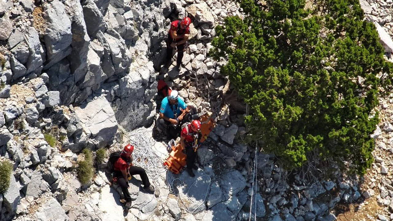 Ölüdeniz'de Yamaç Paraşütü Kazası: Pilot ve Turist Hayatını Kaybetti
