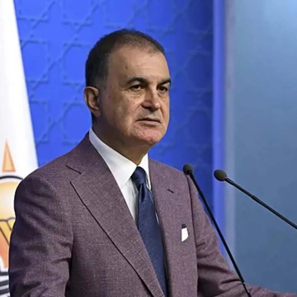 Ömer Çelik'ten CHP'li Özel'e sert tepki: Dış vesayet arayışı
