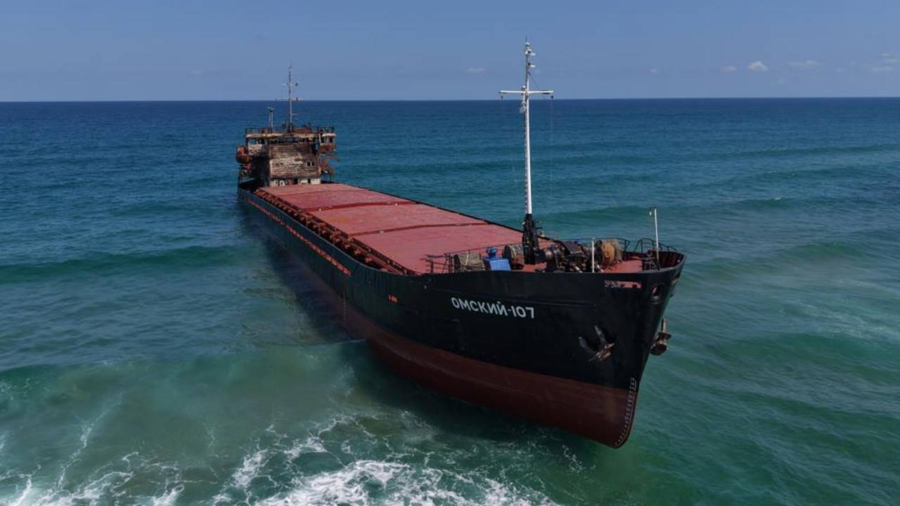 OMSKİY-107 Karadeniz'de Saldırıya Uğradı, Şile'de Karaya Oturdu
