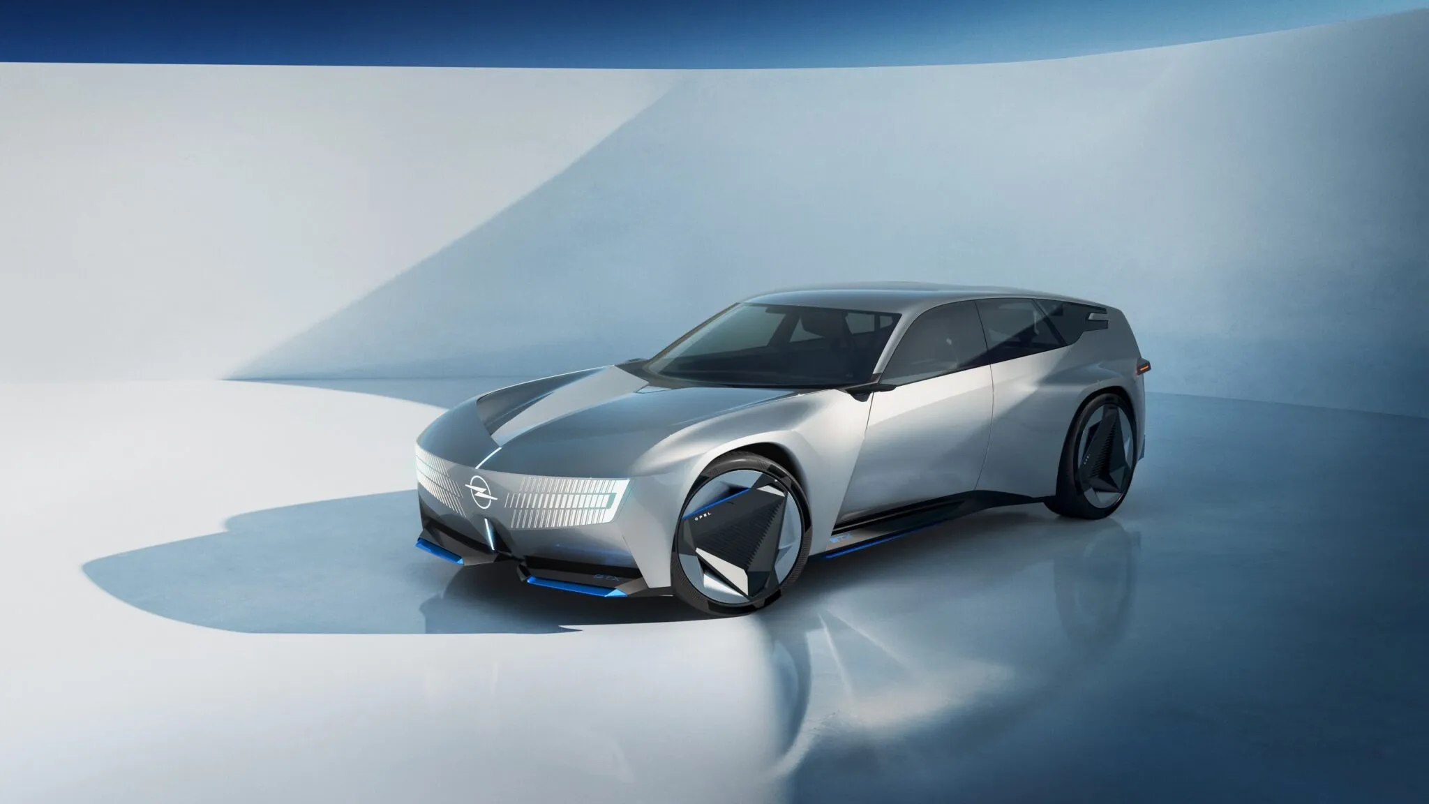 Opel STX Concept: Elektrikli Station Wagon'un Geleceği