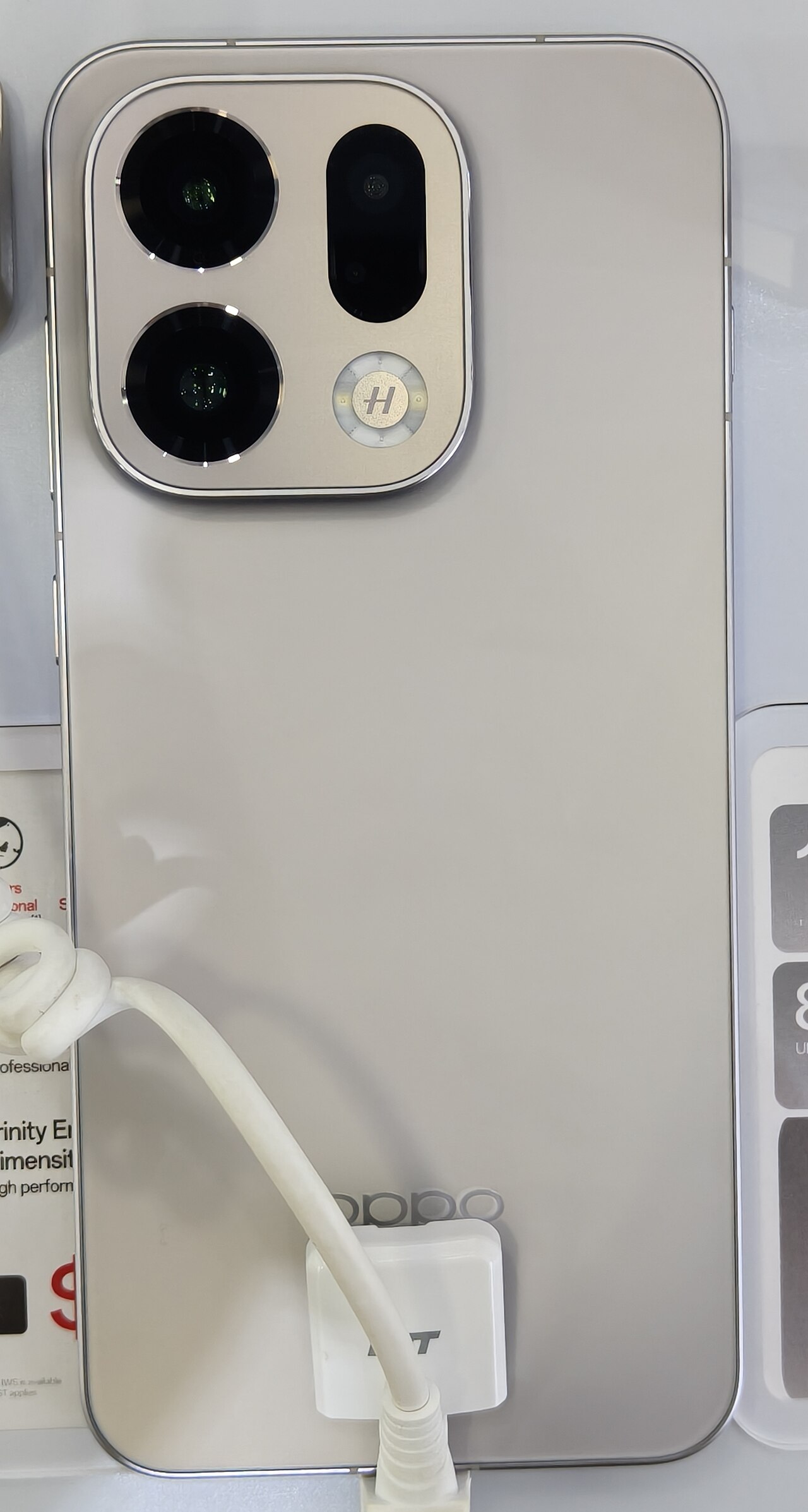 OPPO Find X10 Pro Max: 3 Adet 200 MP Kamera ile Tanıtıldı