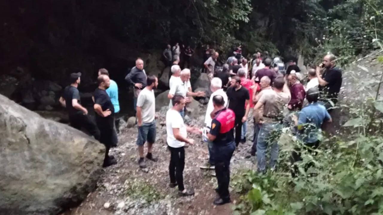 Ordu'da Fındık Bahçesinde Ölü Bulunan İki Kız Kardeşin Sırrı Araştırılıyor