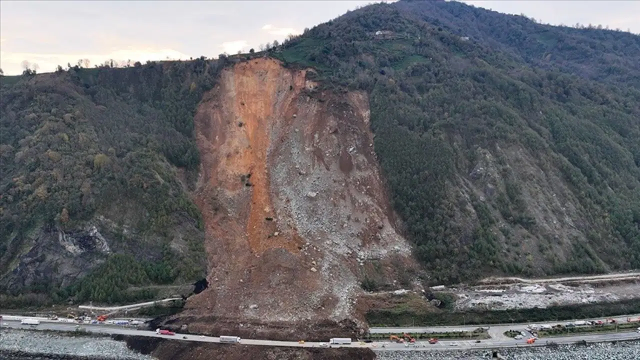 Ordu'da 236 heyelan: 400 dönüm fındık bahçesi zarar gördü