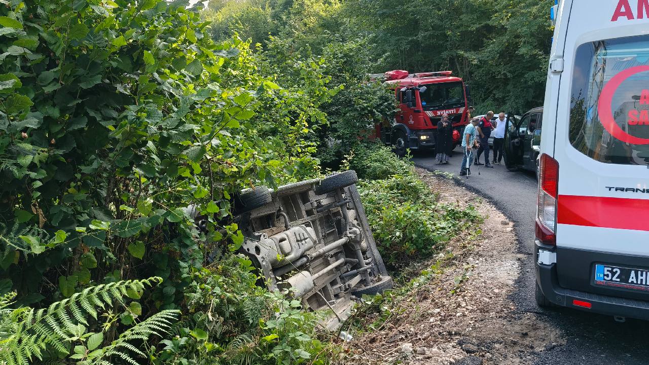 Ordu Ünye'de işçi servisi kaza yaptı: 8 yaralı