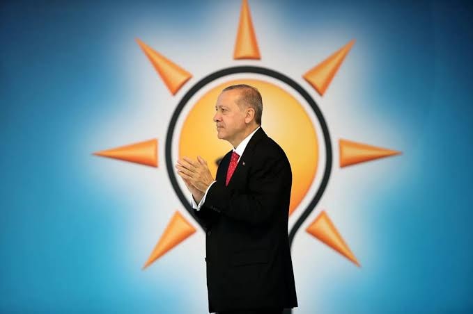 Orhan Miroğlu'ndan AKP'ye sert eleştiri: 'Liyakatsizlik ve fon tepkisi
