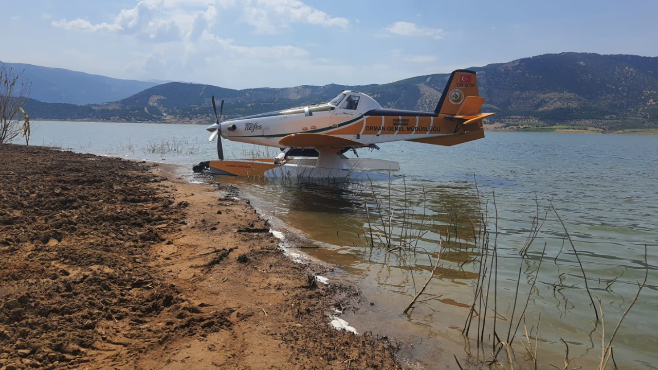 Orman Yangınında Su İkmal Uçağı Barajdan Kalkamadı: Pilot Tahliye Edildi