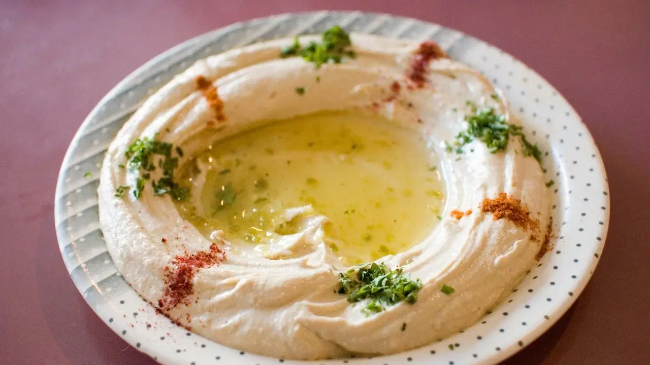 Orta Doğu Mutfağının İpeksi Lezzeti: Humus