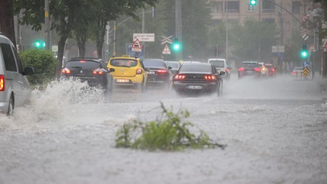 Orta Karadeniz'de Kuvvetli Sağanak Uyarısı: Sel ve Su Baskınlarına Dikkat