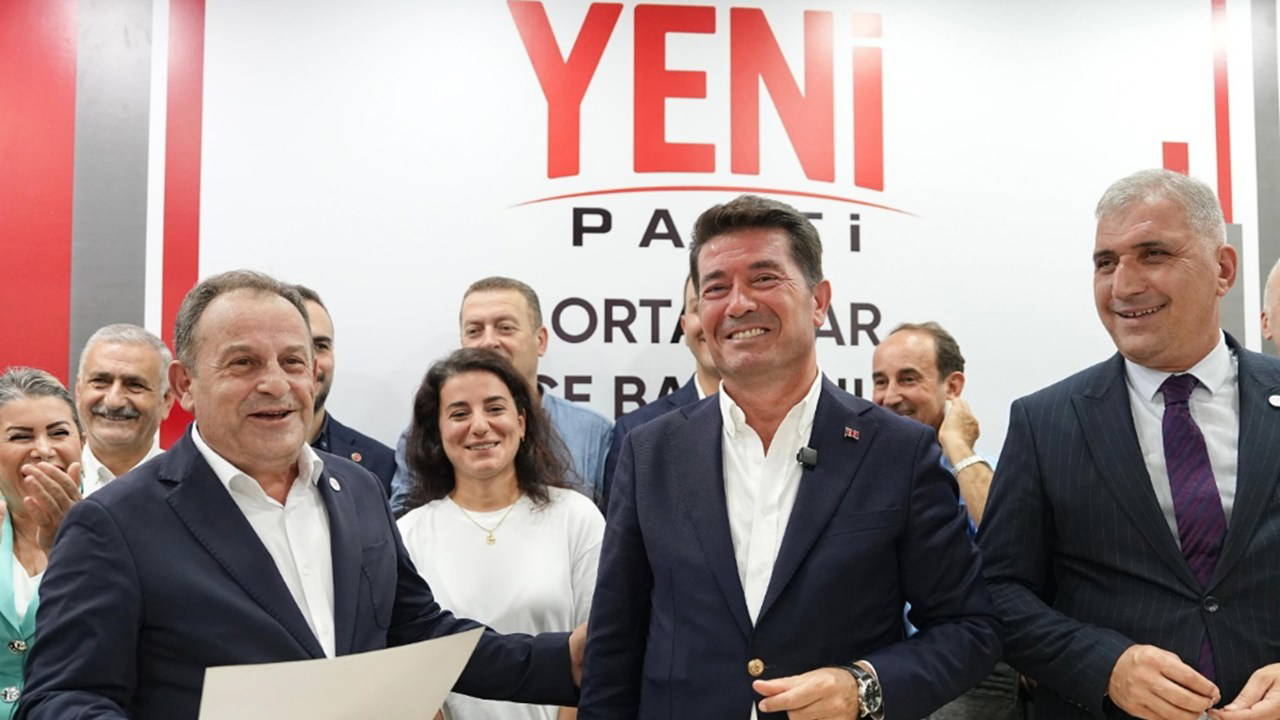 Ortahisar Belediye Başkanı Ahmet Kaya, 21 Meclis Üyesiyle YENİ Parti'ye Katıldı