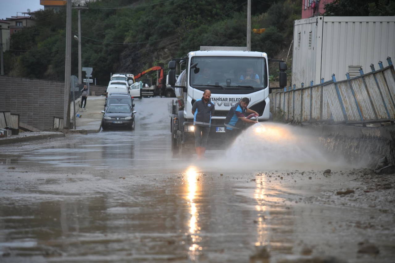 Ortahisar'da Yağış Sonrası Ekipler Sahada: Ulaşımda Aksama Yok
