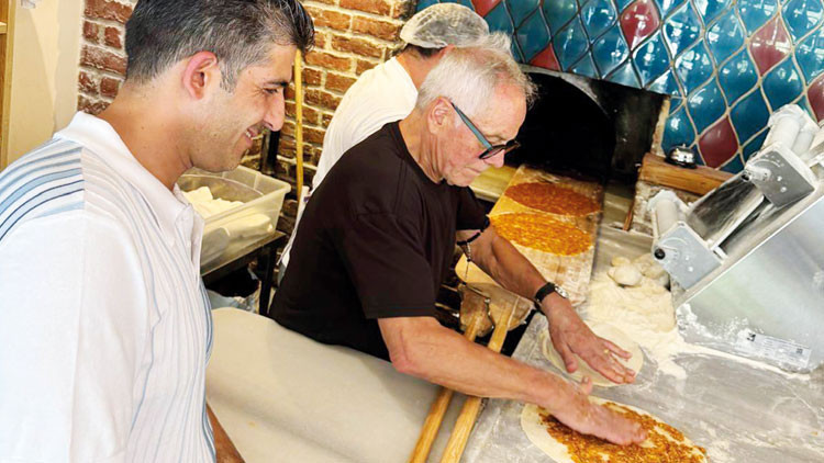 Oscar Şefi Wolfgang Puck İstanbul'da Lahmacun Pişirdi