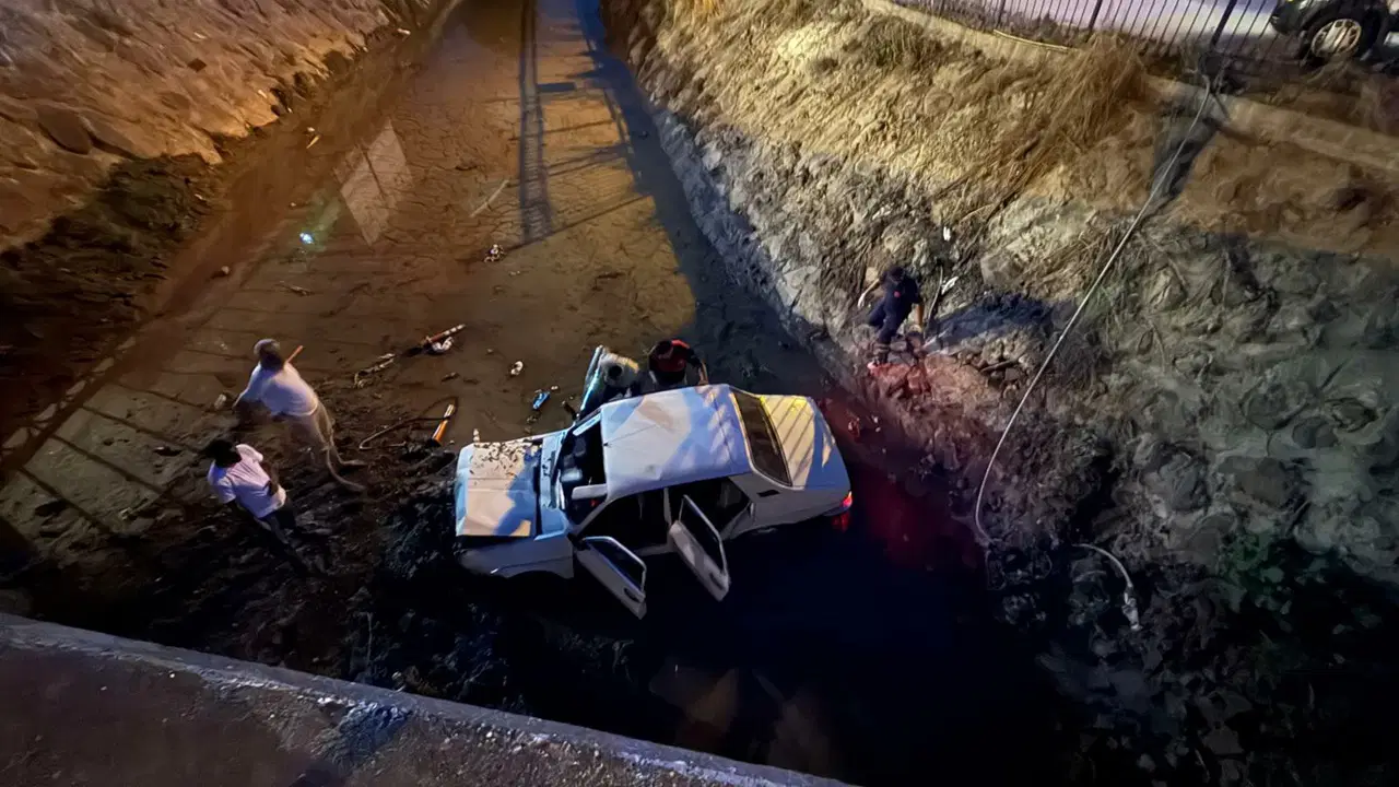 Osmaniye'de otomobil kanala düştü: 4 yaralı