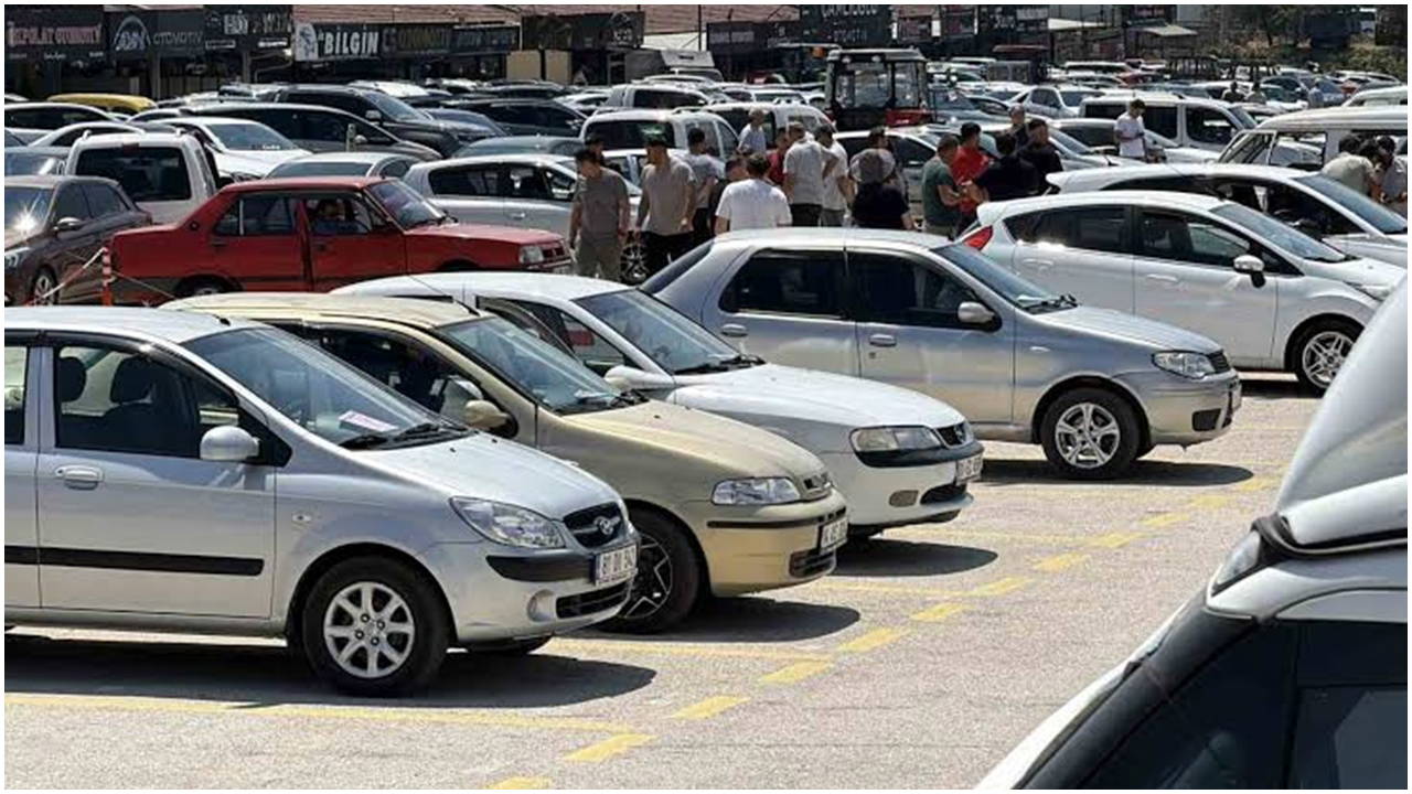 Oto pazarında araç çok, alıcı yok: 'Fiyatlar 150 bin TL'den başlıyor