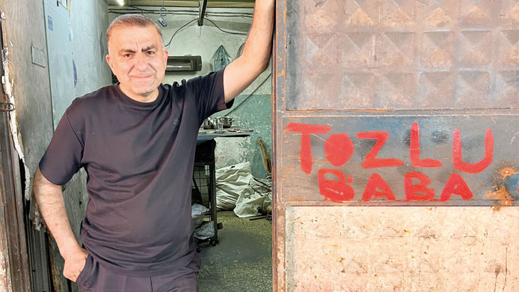 Oto sanayinin 'Tozlu Baba'sı: Atıl tencereler yeniden hayat buluyor