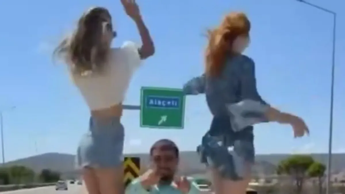 Otobanın üstünde dans eden 3 kişi jandarmadan kaçamadı