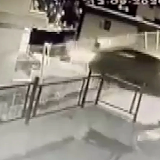 Otomobil 15 Metre Yükseklikten Bahçeye Uçtu: 2 Yaralı