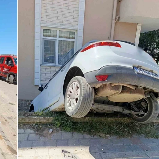 Otomobil Bahçe Duvarına Asılı Kaldı: Babaeski'de Korku Dolu Anlar