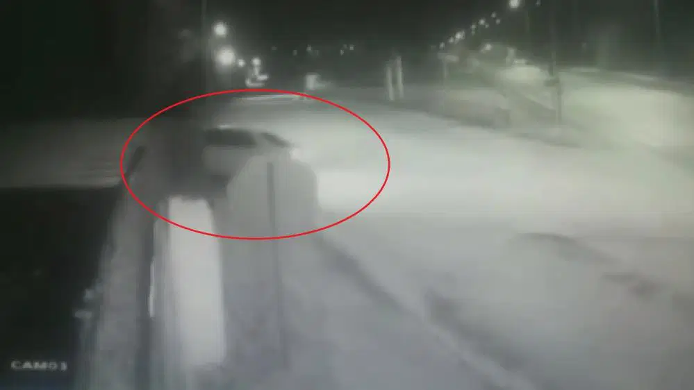 Otomobil Bahçe Duvarına Çarptı: Saniye Saniye Kamerada