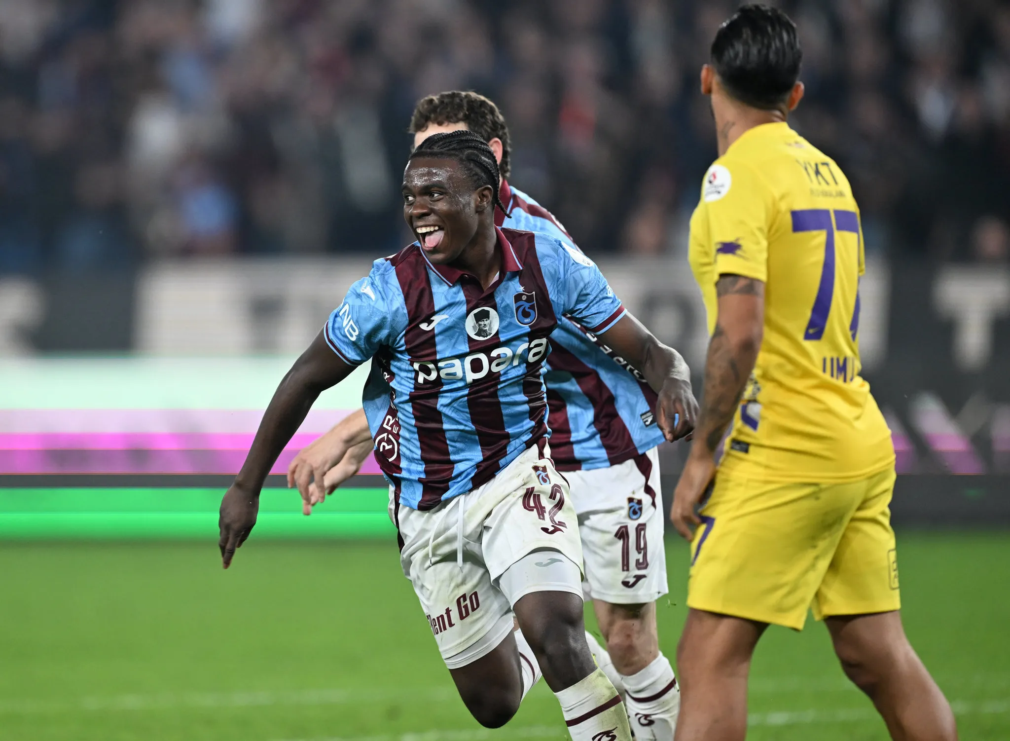 Oulai resmen Fiorentina'da! Trabzonspor'a 30 milyon euro