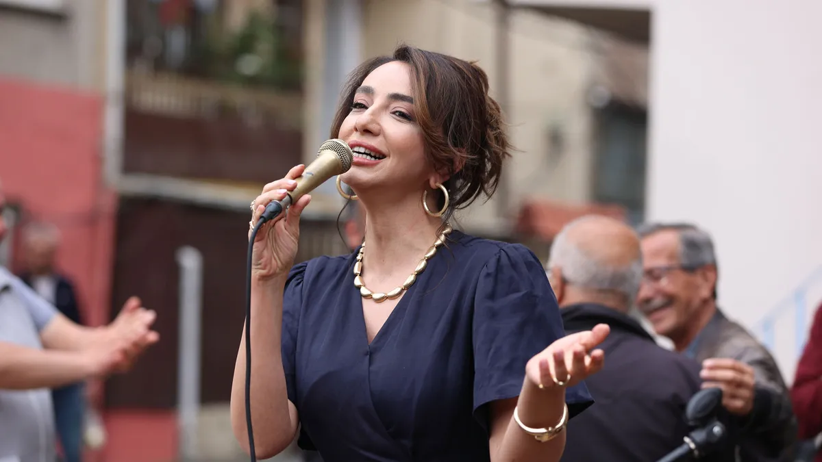 Öykü Gürman: Altı Üstü İstanbul’da Fahriye Rolünü Anlattı