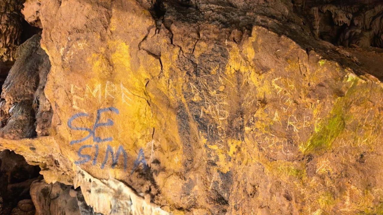 3 Milyon Yıllık Oylat Mağarası'na Sprey Boyayla Vandalizm