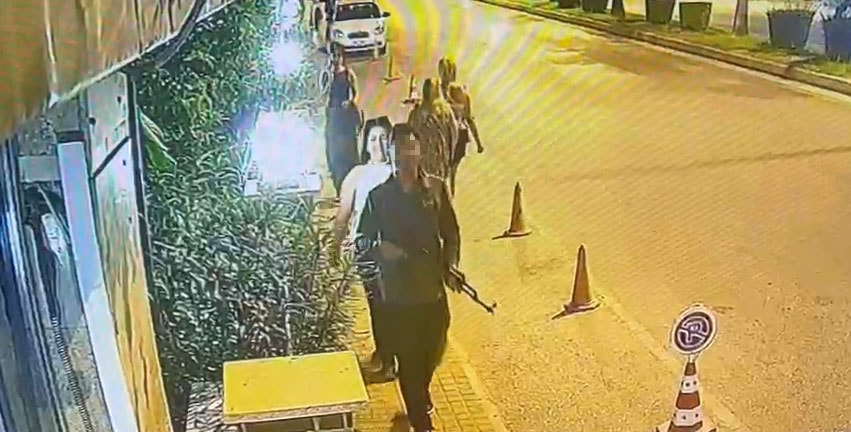 Oyuncak Tüfekle Sokakta Korku Saçtı: Jandarma Gözaltına Aldı