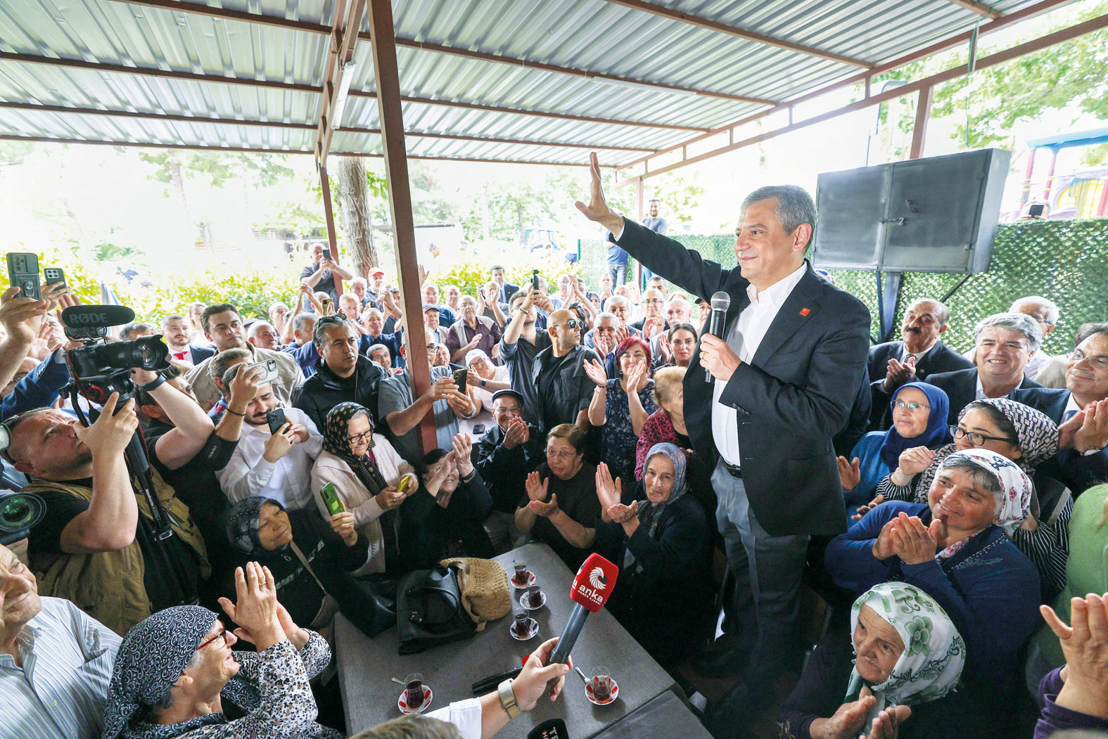 Özel'den CHP'lilere 'baba ocağı' çağrısı: Şimdilik kimse bırakmasın