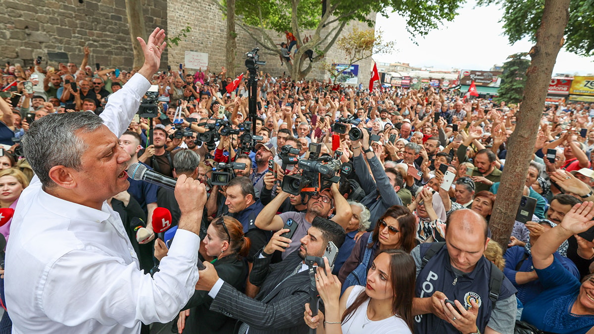 Özel'den Erdoğan'a 'Üç Çocuk' Eleştirisi: Hedef Değil Hayal