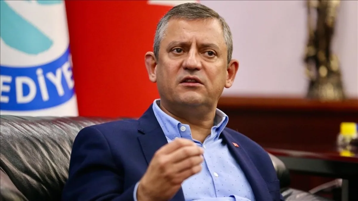 Özel'in Batı ikilemi: Halk TV'de farklı, Newsweek'te farklı konuştu
