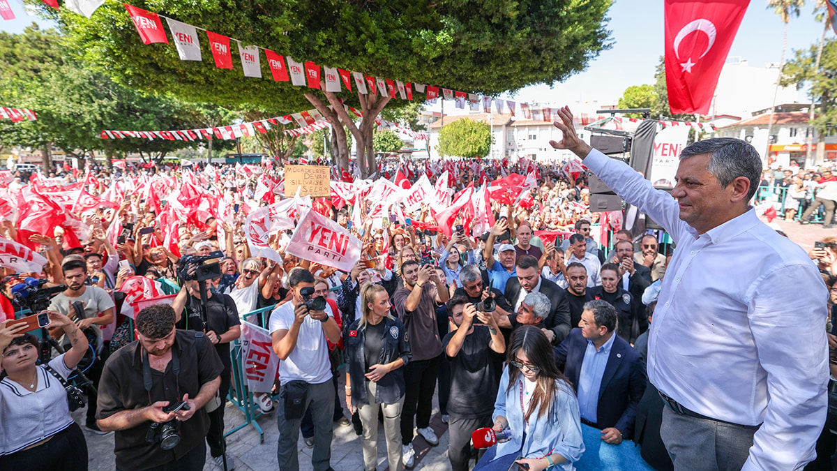 Özel'den Tutuklu Başkanlara Ziyaret: 'İktidar Değişmez' Dedirtmek İstiyorlar
