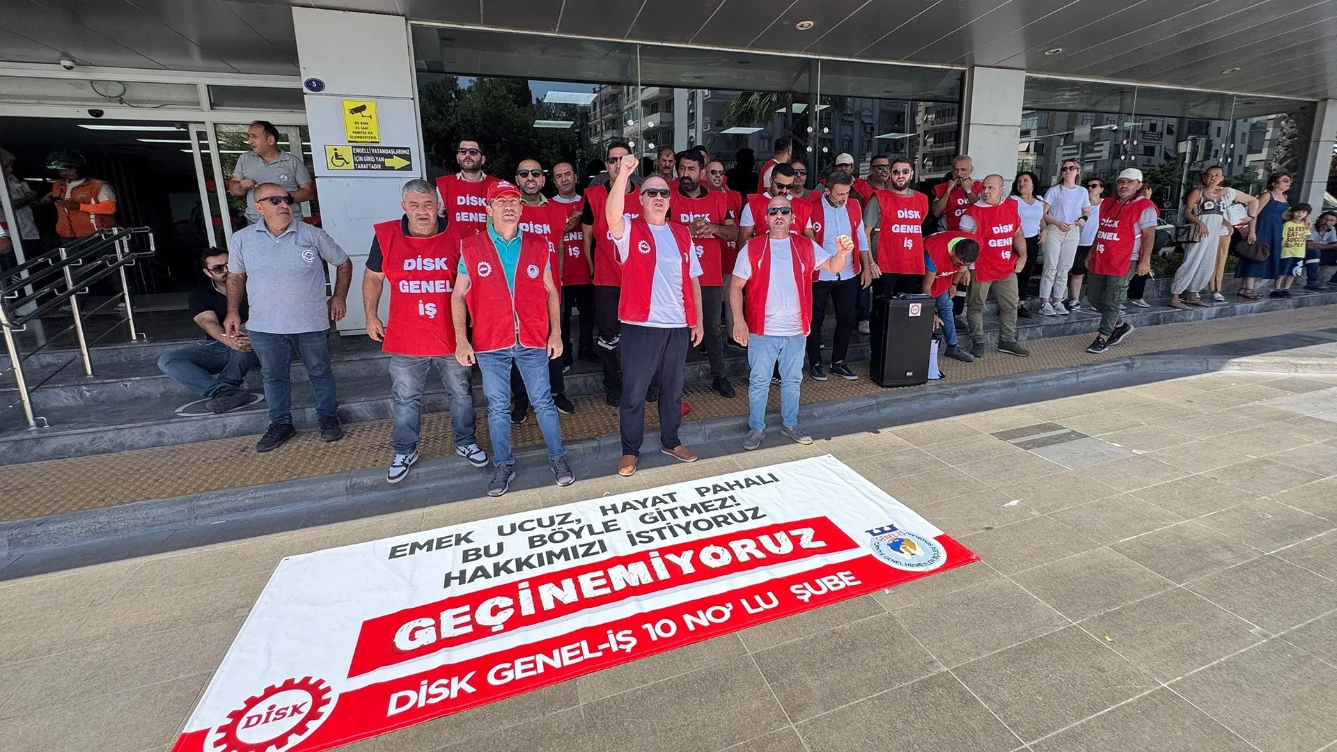 Özel'in vaatlerine rağmen CHP'li belediyeler 2 yılda borç batağında