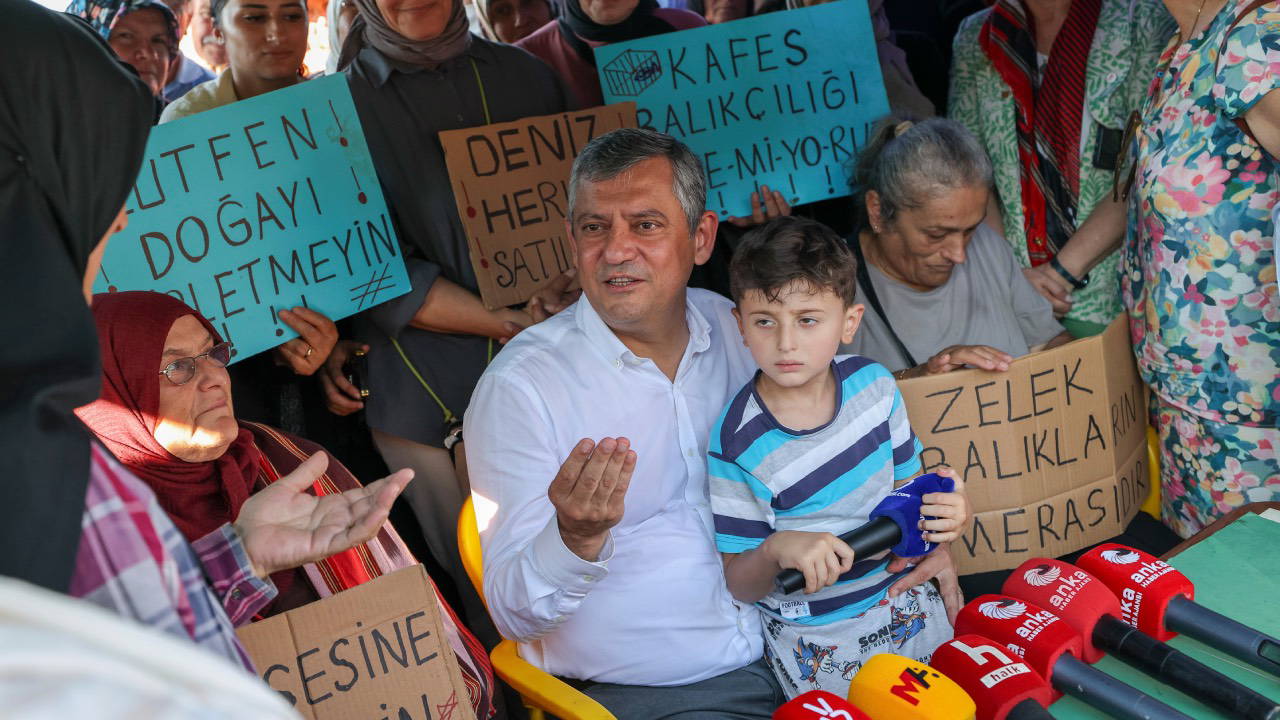 Özel'den Balıkçılara Destek: 'Sizin Oğlan Bu İşlerin İçindeymiş