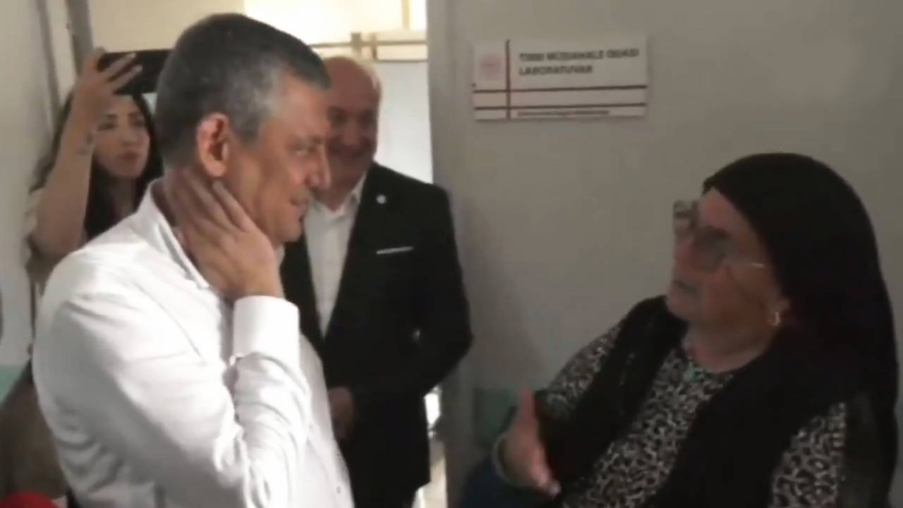 Özel'den Kılıçdaroğlu Sorusuna Esprili Yanıt: 'Kafasına Göre Bizim Binada Oturuyor