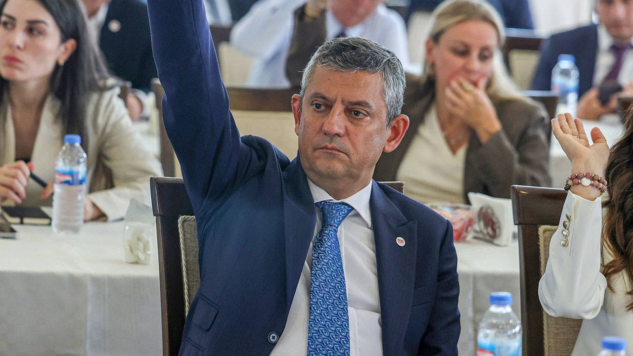 Özgür Özel: AKP ve CHP YENİ Parti'ye Karşı Ortak Tutum Aldı