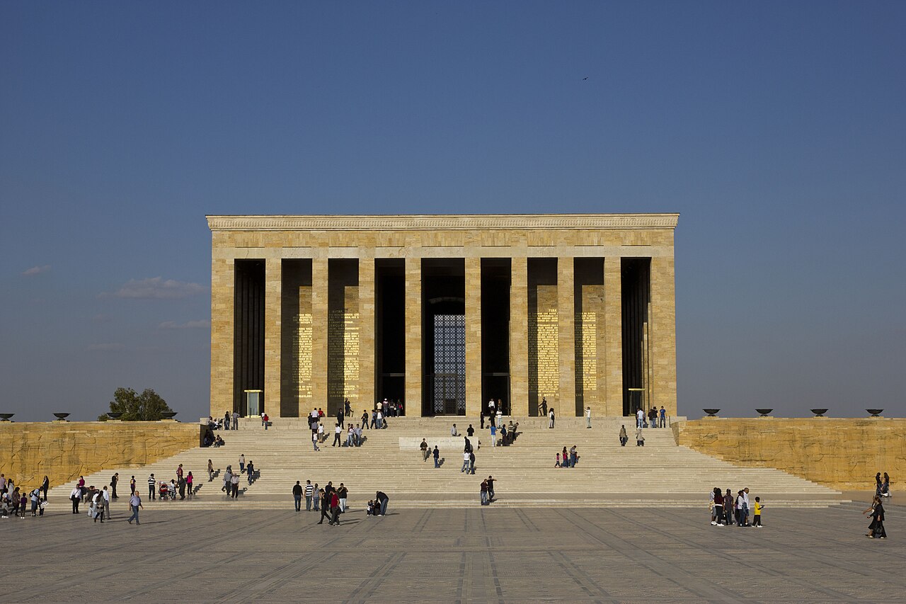 Özgür Özel adaylığını Anıtkabir'de ilan etti: CHP'de yeni dönem