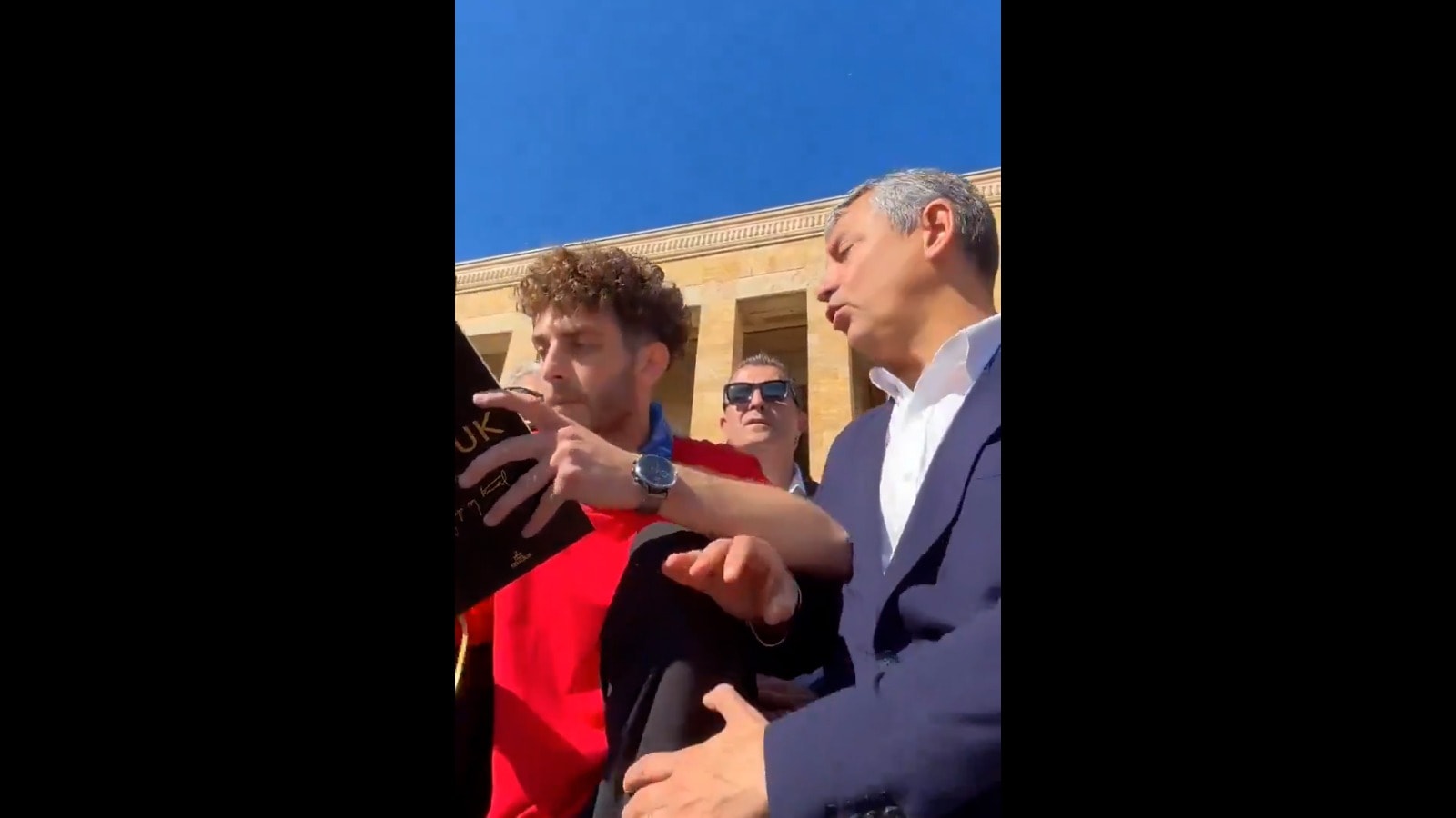 Özgür Özel'in Anıtkabir Yürüyüşünde Gençlik Hitabesi Anı