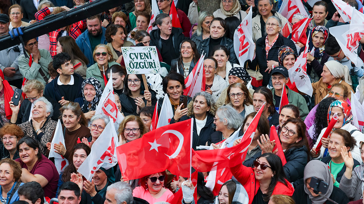 Özgür Özel Artvin'de: Halkın Parasına Çöktüler
