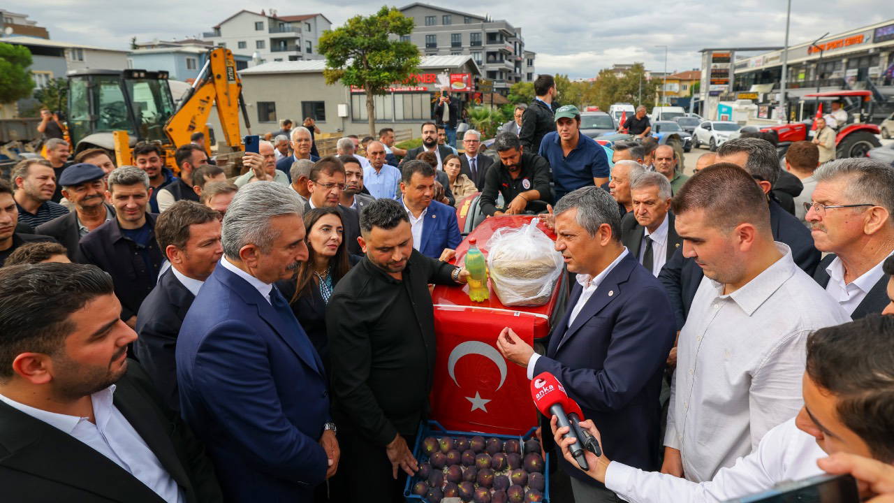 Özgür Özel Bursa'da incir üreticileriyle buluştu