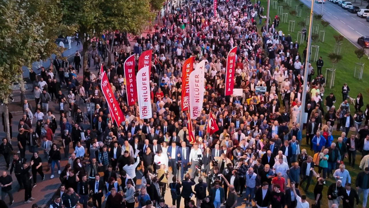 Özgür Özel Bursa'da Binlerle Buluştu: 'Gel Bursa'da Seçimleri Yenileyelim