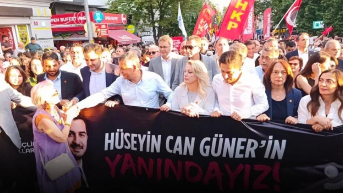 Özgür Özel'den Çankaya'da Onbinlerle 'Millet İradesi' Yürüyüşü