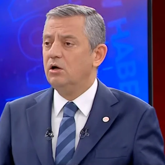 Özgür Özel'den Cemil Tugay'a Sert Tehdit: 'Gün Sayıyorum